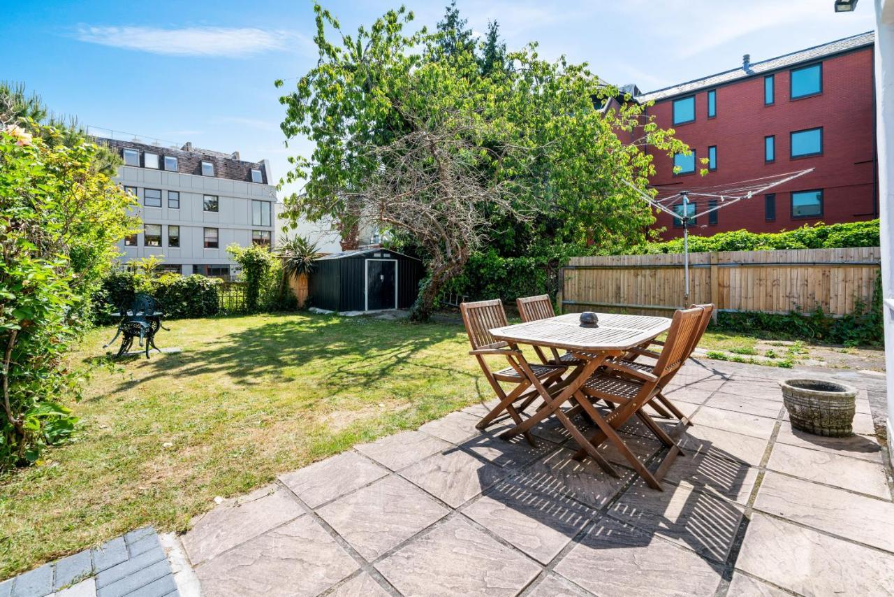 Lovely Garden Apartment In Wimbledon Town Centre With Private Parking By Wimbledon Holiday Lets Londyn Zewnętrze zdjęcie