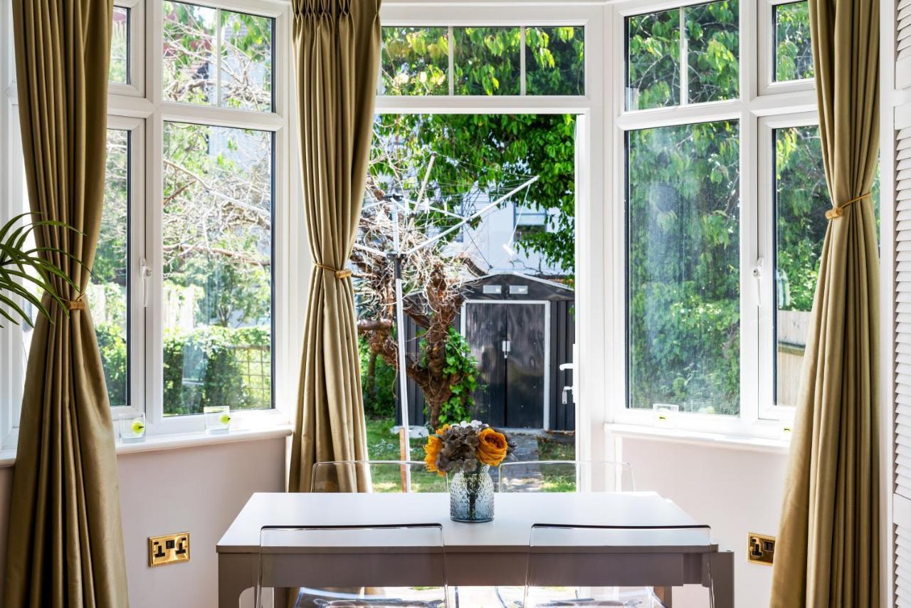Lovely Garden Apartment In Wimbledon Town Centre With Private Parking By Wimbledon Holiday Lets Londyn Zewnętrze zdjęcie