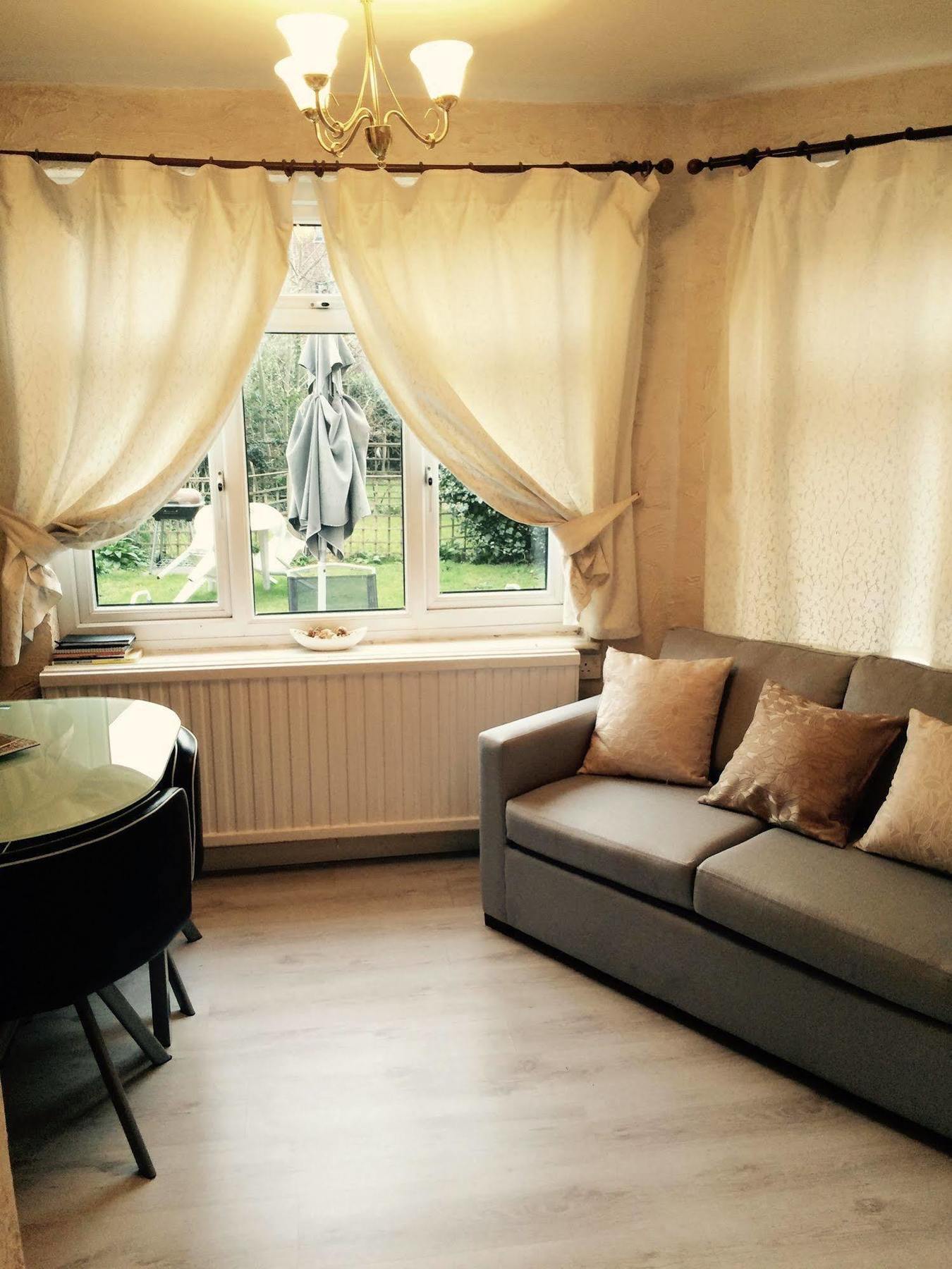 Lovely Garden Apartment In Wimbledon Town Centre With Private Parking By Wimbledon Holiday Lets Londyn Zewnętrze zdjęcie